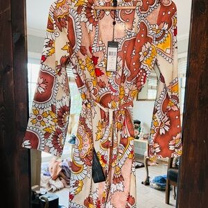 BCBGMaxAzria Multicolor Floral Long Sleeve robe BRAND NEW!